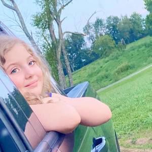 Meet your Posher, Mallory